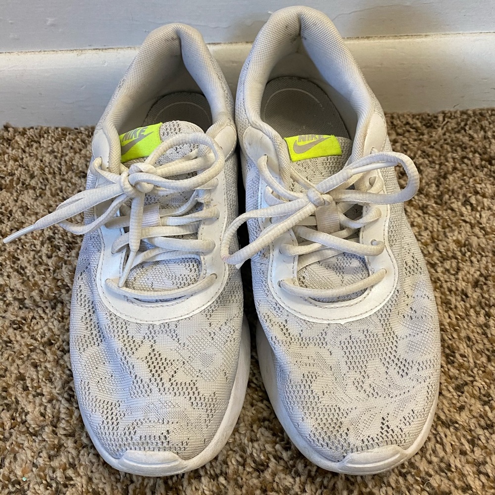 Nike Women’s Roshe Sneakers